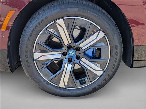 Used 2024 BMW iX xDrive50 w/ Sport Package AWD/4WD image 14