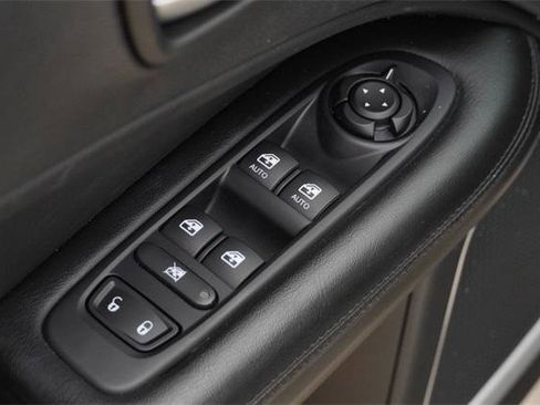 Certified 2020 Jeep Compass Latitude image 19