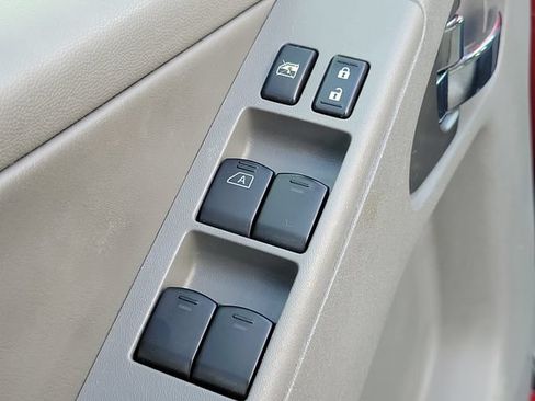 Used 2019 Nissan Frontier SL RWD image 18
