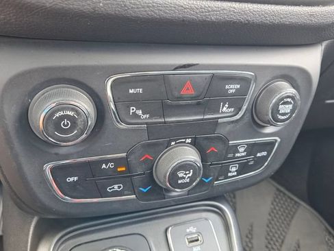Used 2017 Jeep Compass Trailhawk w/ Leather Interior Group AWD/4WD image 23