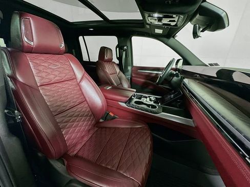 Used 2025 Cadillac Escalade ESV Premium Luxury w/ Touring Package image 32