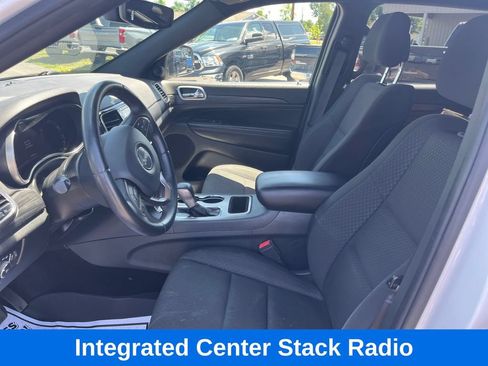 Used 2019 Jeep Grand Cherokee Laredo w/ 18" Wheel & 8.4" Radio Group AWD/4WD image 10