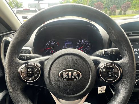 Used 2020 Kia Soul S FWD image 19