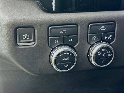 Used 2024 GMC Sierra 1500 Elevation image 17