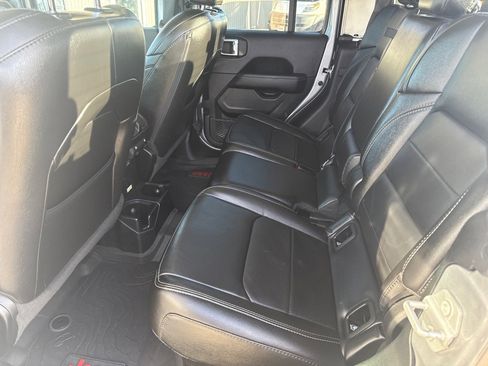 Used 2021 Jeep Gladiator Overland w/ Popular Equipment Package image 19
