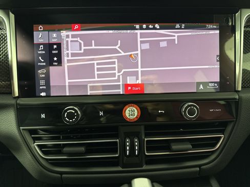 Certified 2025 Porsche Macan Turbo image 19