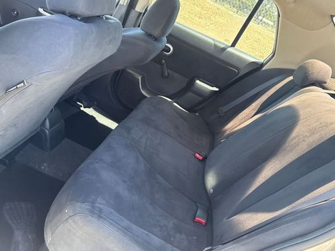Used 2009 Nissan Versa 1.8 S FWD image 5