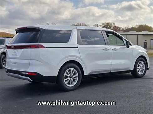 Used 2024 Kia Carnival LX image 3