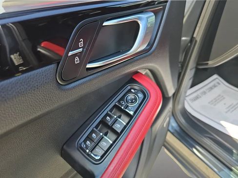 Used 2019 Porsche Macan AWD/4WD image 12