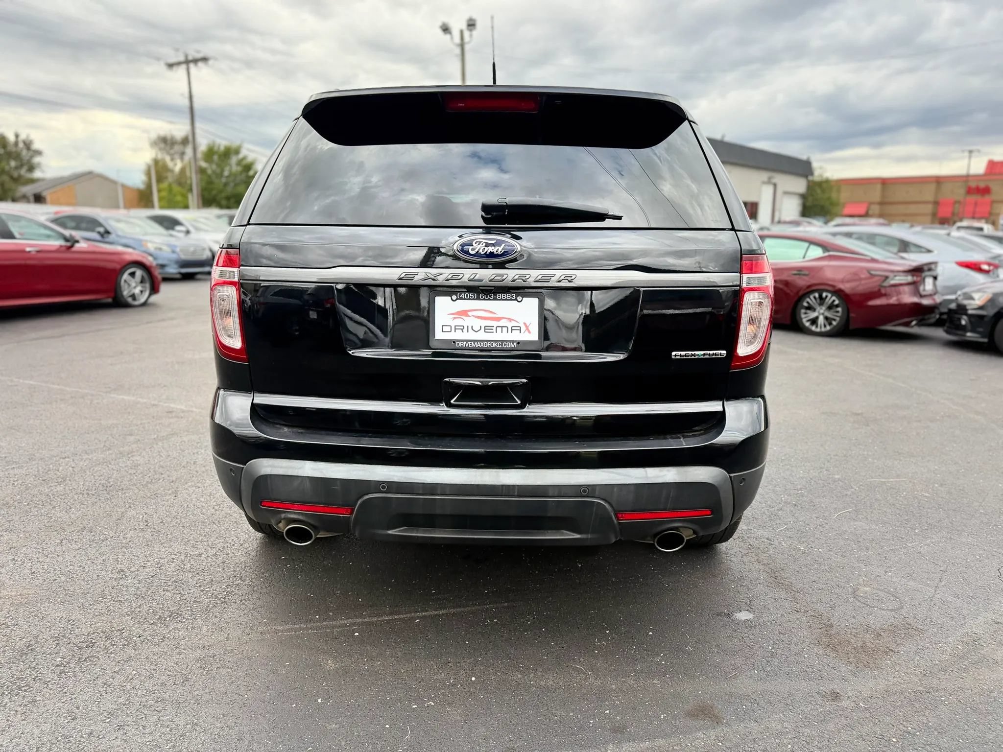 Used 2015 Ford Explorer XLT w/ Equipment Group 202B FWD image 4