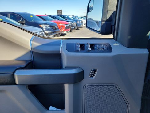 Used 2018 Ford F150 XLT w/ Equipment Group 302A Luxury image 17