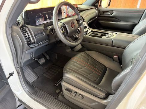 Used 2025 Nissan Armada PRO-4X AWD/4WD image 2