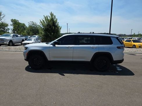 Used 2024 Jeep Grand Cherokee L Laredo w/ Luxury Tech Group I AWD/4WD image 4