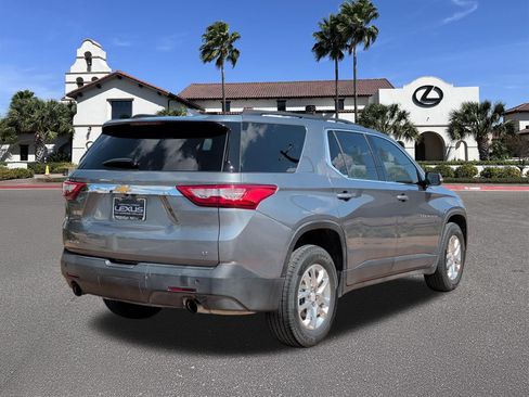 Used 2020 Chevrolet Traverse LT FWD image 2