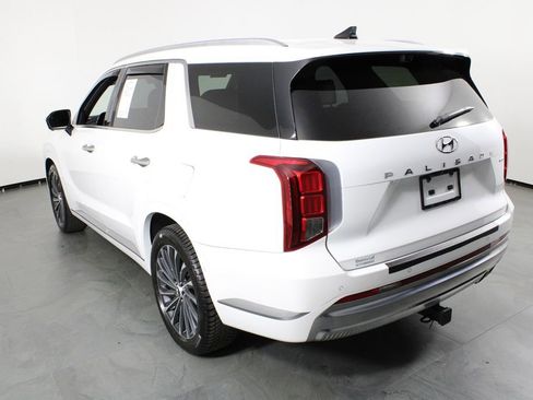 Used 2023 Hyundai Palisade Calligraphy image 3