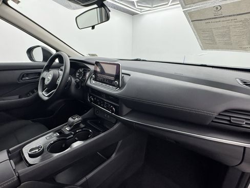 Used 2024 Nissan Rogue S image 49