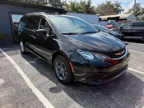 Used 2021 Chrysler Voyager Lxi FWD image 3