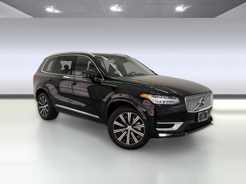 Used 2025 Volvo XC90 B6 Plus image 6