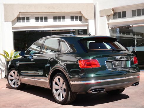 Used 2020 Bentley Bentayga image 3