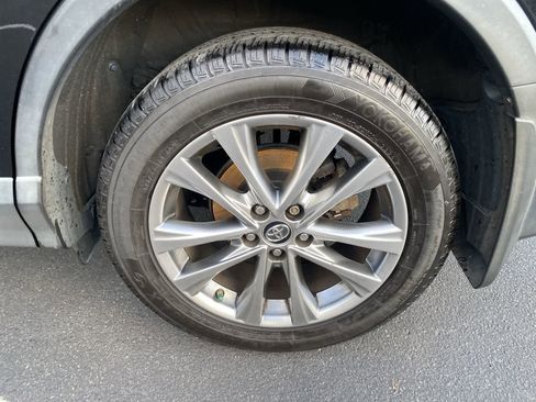 Used 2016 Toyota RAV4 Limited image 18