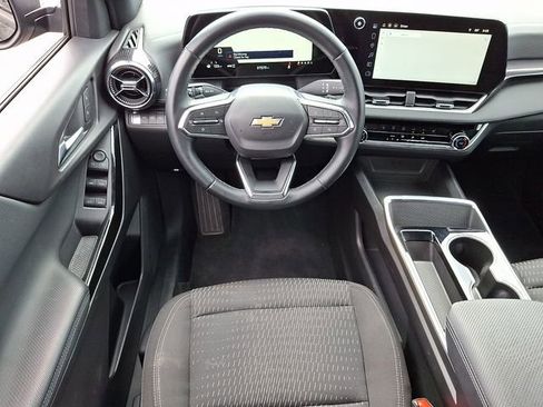 Used 2025 Chevrolet Equinox LT AWD/4WD image 11
