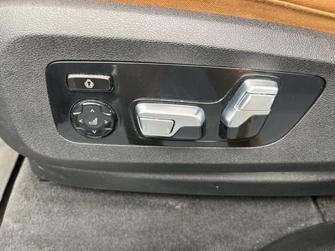 Used 2021 BMW X7 M50i w/ Cold Weather Package AWD/4WD image 12