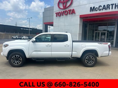 Used 2020 Toyota Tacoma TRD Sport w/ TRD Premium Sport Package AWD/4WD image 8