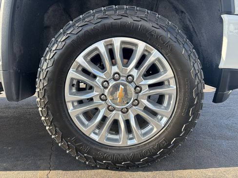 Used 2022 Chevrolet Silverado 2500 High Country w/ Z71 Off-Road Package image 36