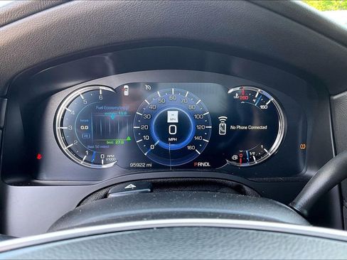 Used 2017 Cadillac Escalade ESV Luxury AWD/4WD image 13