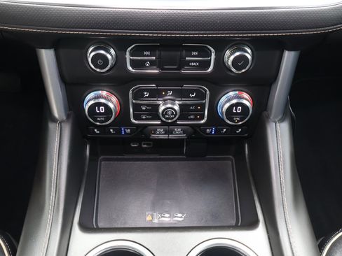 Used 2023 GMC Yukon XL SLT image 29