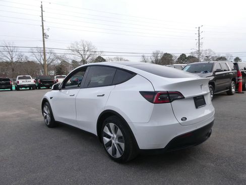 Used 2020 Tesla Model Y Long Range image 8