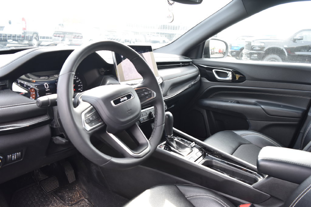 Used 2023 Jeep Compass Latitude w/ Convenience Group AWD/4WD image 14