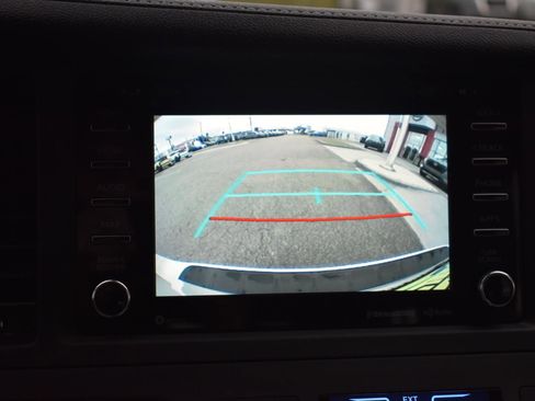 Used 2020 Toyota Sienna XLE image 26