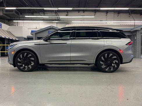 Used 2024 Lincoln Nautilus Black Label w/ Jet Appearance Package (87T) image 4