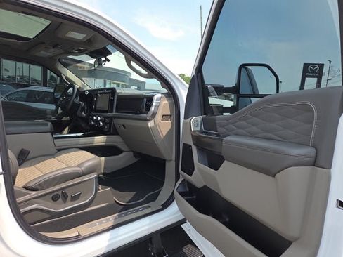 Used 2025 Ford F450 Platinum w/ Platinum Plus Package AWD/4WD image 15