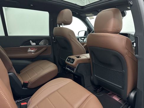 Used 2026 Mercedes-Benz GLS 450 4MATIC image 27