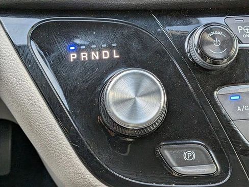 Used 2018 Chrysler Pacifica Limited w/ Advanced Safetytec Group image 11