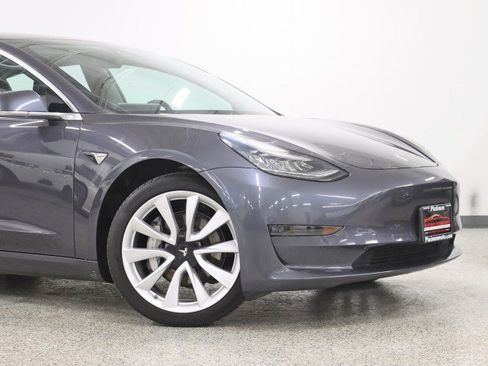Used 2018 Tesla Model 3 image 2