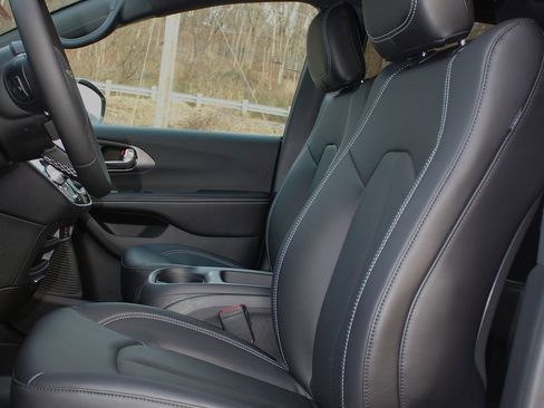 New 2026 Chrysler Voyager LX image 15