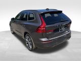 Used 2022 Volvo XC60 B5 Momentum w/ Advanced Package image 4