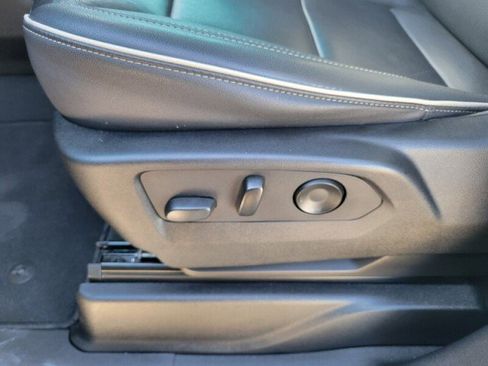 Used 2024 GMC Yukon XL SLT w/ SLT Premium Package image 26