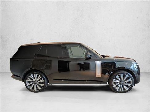 Used 2025 Land Rover Range Rover SV image 4