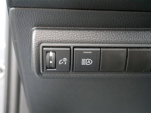 Used 2022 Toyota Corolla SE image 16