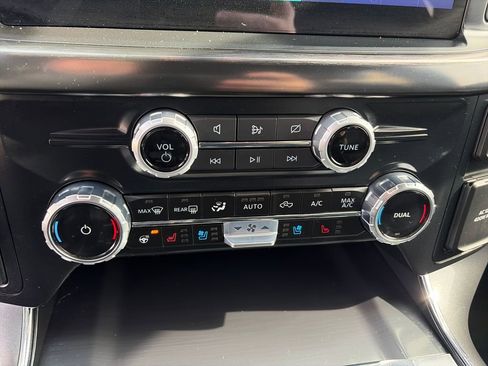 Used 2023 Ford F150 Lariat w/ Equipment Group 502A High image 28