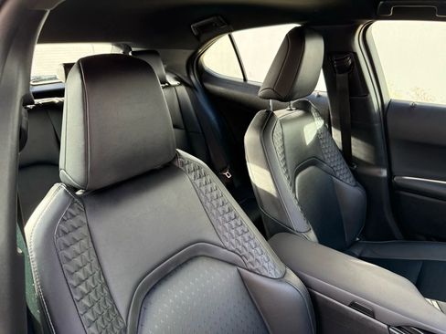 Used 2021 Lexus UX 200 image 17