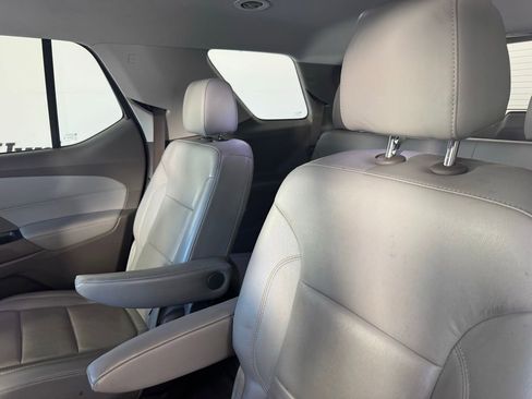 Used 2020 Chevrolet Traverse LT w/ LT Premium Package FWD image 11