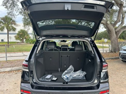 New 2026 Volkswagen Taos SE FWD image 54