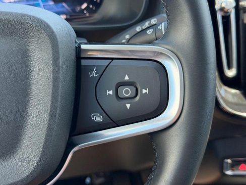 Certified 2025 Volvo XC40 B5 Plus AWD/4WD image 18