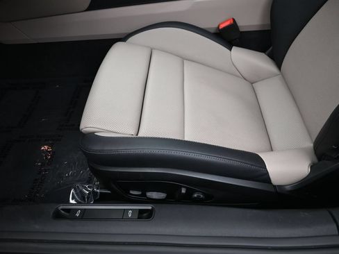 Certified 2025 Porsche 911 Carrera RWD image 21