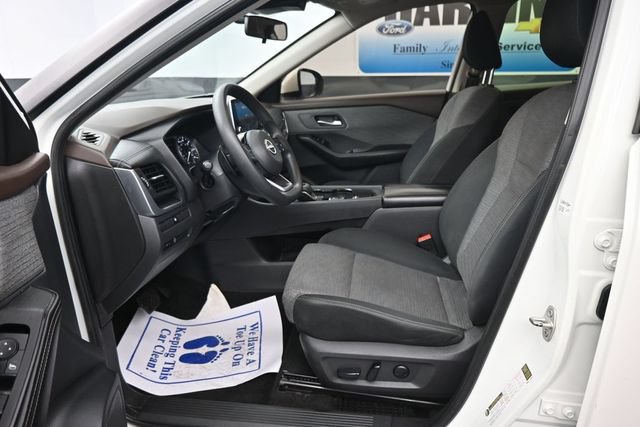 Used 2023 Nissan Rogue SV FWD image 12